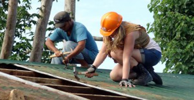 Fixing school roof in Philippines